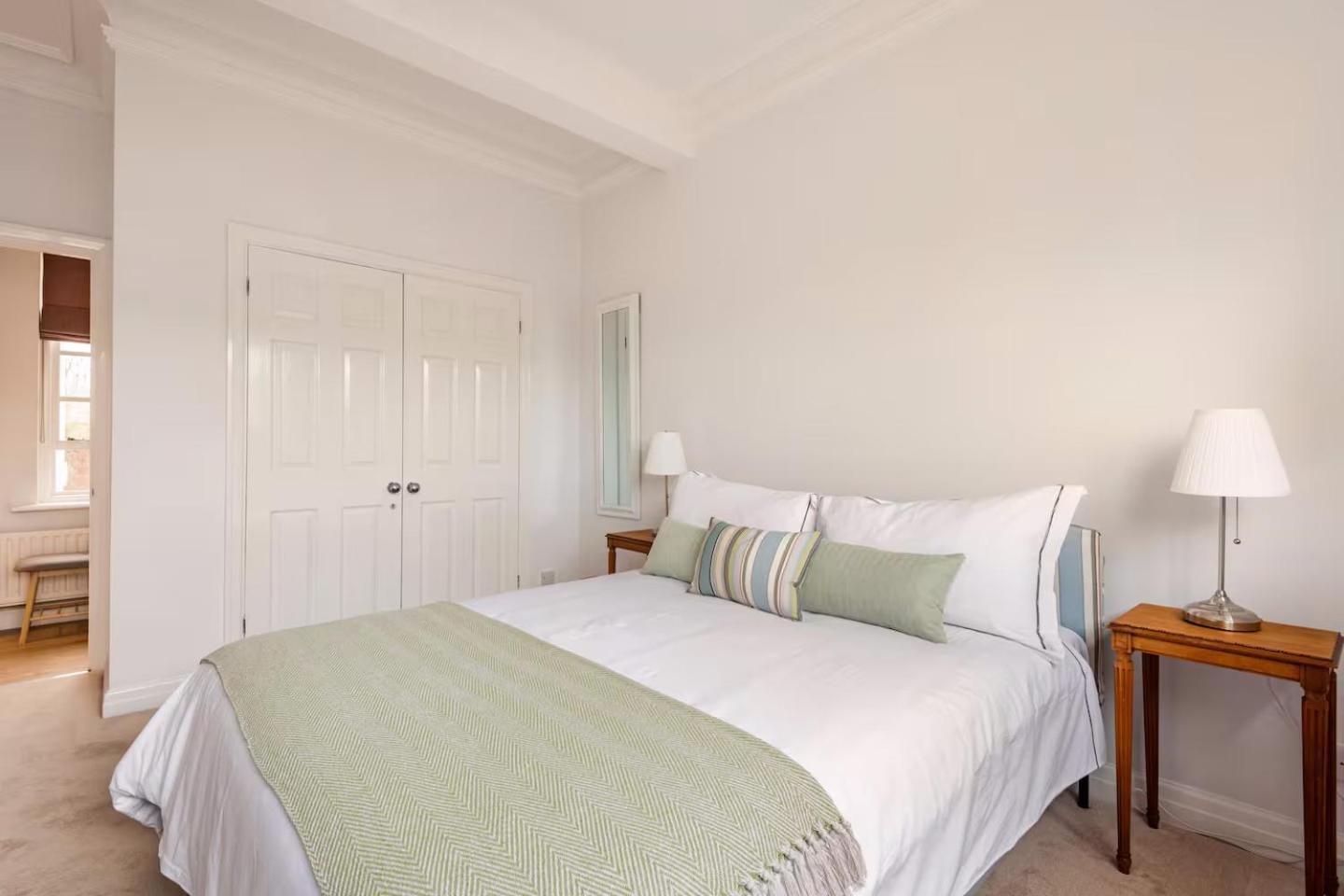 Nordic Regency Apartment Cheltenham Exterior photo